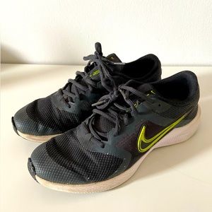 Used Nike Boys Shoes! Size 7.